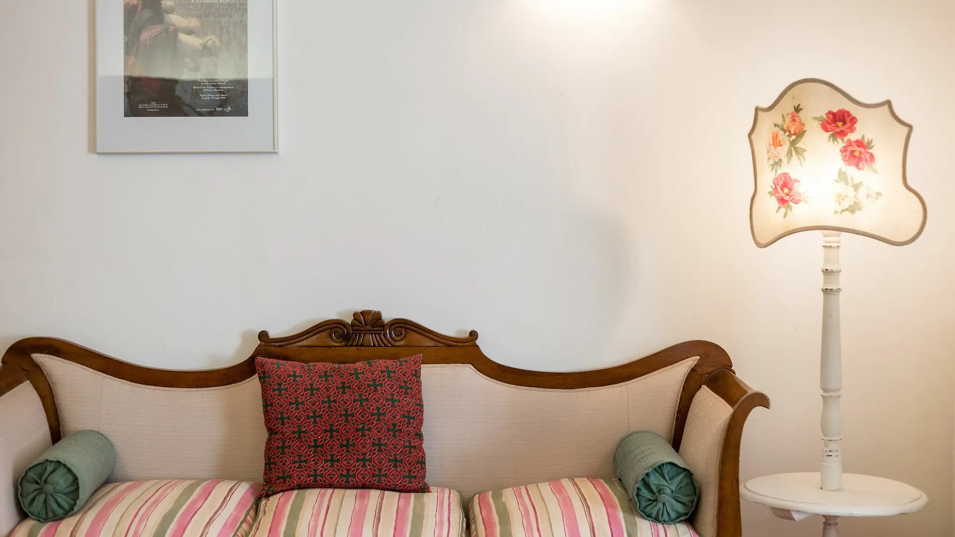 Pitti Large Apartment With Balcony Florence Italy